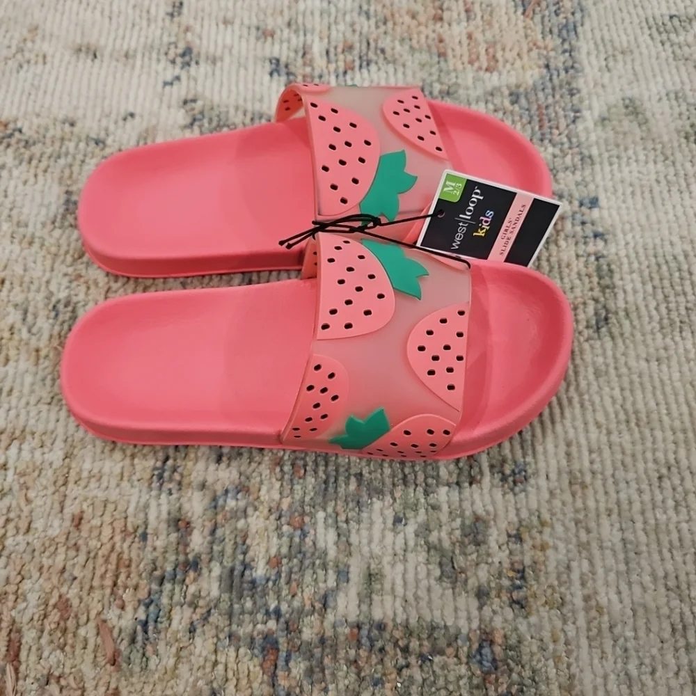 West Loop Girl's Strawberry Print Slide Sandals Size‎ 2/3